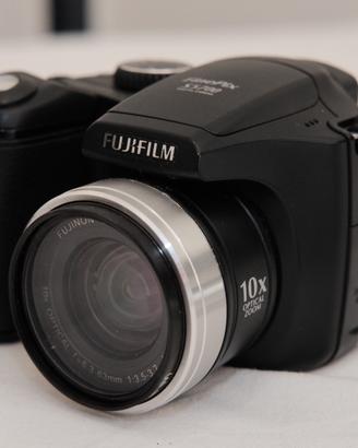 Fujifilm FinePix S5700 zoom 10x con custodia