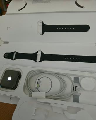 Apple Watch SE 2022 da 44mm - stati batteria 100%