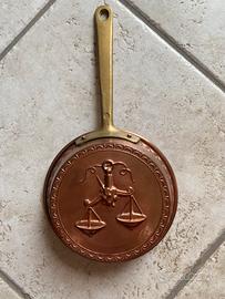 Padella vintage in rame – Bilancia (Zodiaco) –