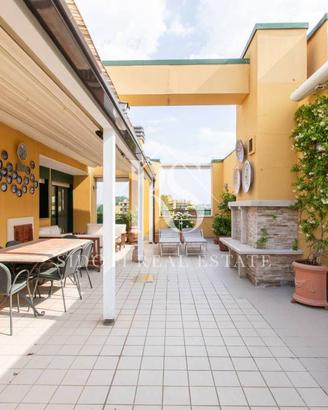 Attico / Mansarda di 268 m² con 5 locali e box aut