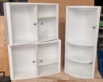 3 mobiletti pensili da bagno in plastica