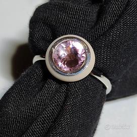 Anello in acciaio e pietra rosa "Hip Hop"
