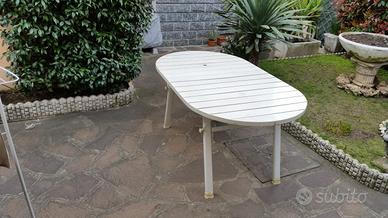 Tavolo e aedie giardino