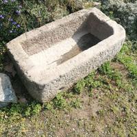 Vasca antica in pietra