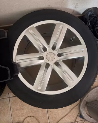 Cerchi e gomme da 20 Mitsubishi Pajero