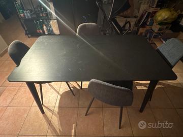 Tavolo e 4 sedie