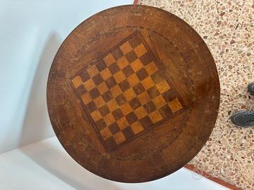 Tavolino vintage intarsiato con scacchiera