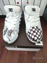 scarpe DC dipinte a mano