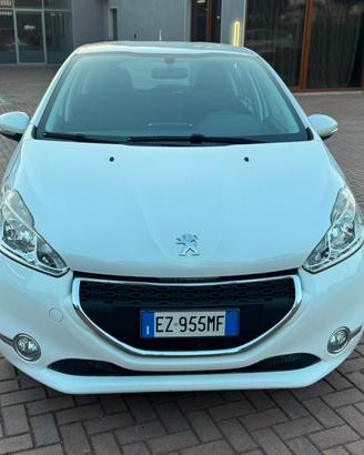 Peugeot 208 1.4 HDi 68 CV 5 porte Allure