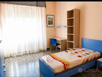 Ampia e bella camera singola per studentessa unive