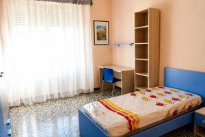 Ampia e bella camera singola per studentessa unive
