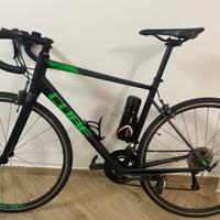 Bici da corsa CUBE Attain
