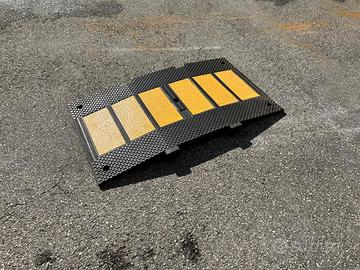 Dosso rallentatore stradale lim.vel. 40km/h