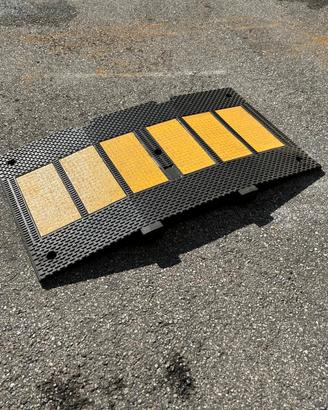 Dosso rallentatore stradale lim.vel. 40km/h