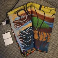 Scialle GIVENCHY in seta (nuovo)