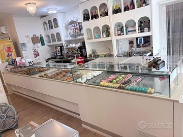 arredamento completo per Bar-Pasticceria