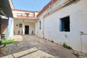 Casa singola con cortile carrabile