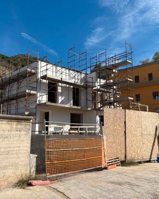 Villa bifamiliari con piscina  a Pallavicino