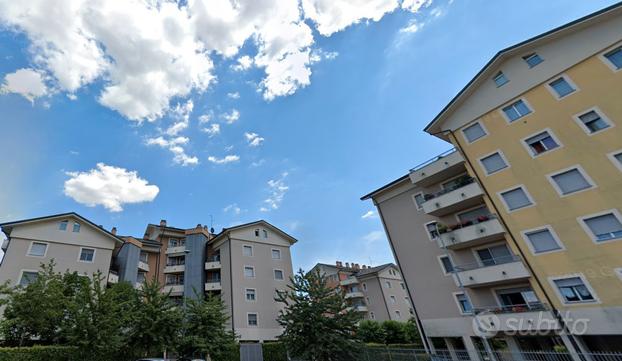 Quadrilocale a Monza-BOX AUTO-DOPPI SERVIZI