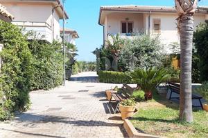 Porzione di villetta con accesso al amre V/48