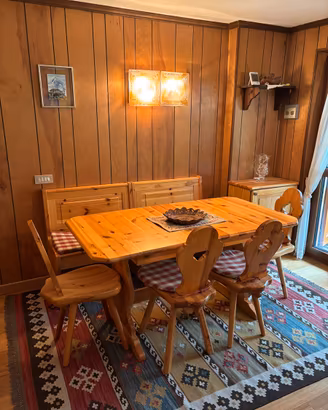 Set mobili per la casa in pino di falegnameria