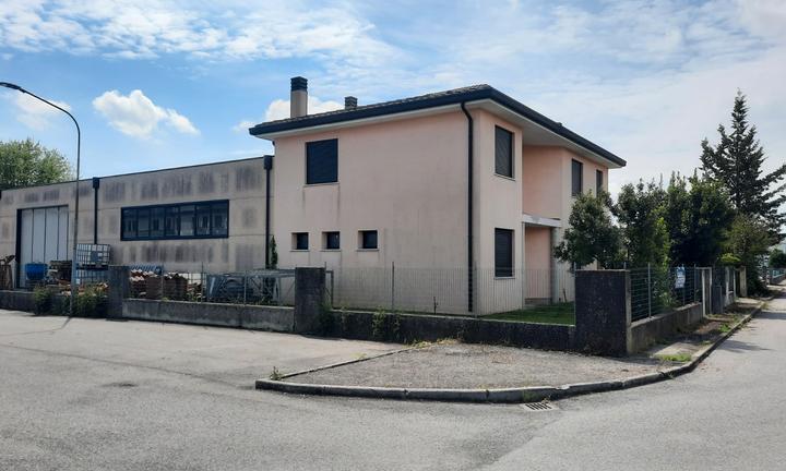 Pontecchio pol., capannone con ufficio e appartame