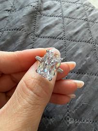 Anello in argento 925 con pietra in moissanite
