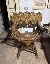 Sedia Savonarola Intarsiata a Mano - Motivo Pavoni