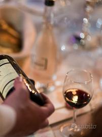 Calici di vino rosso in vetro