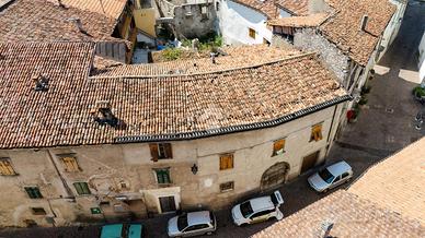 3 LOCALI A VOLANO