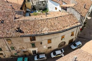 3 LOCALI A VOLANO