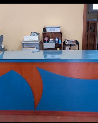 arredamento per ATTIVITÀ COMMERCIALE 