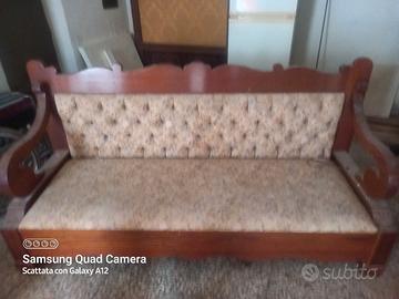 divano con cassettone