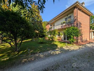 Villa di 404 m² con più di 5 locali e box auto dop