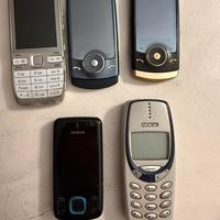 Cellulari vintage con carica batteria