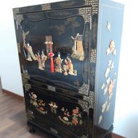 Credenza cinese in legno laccato e dipinto a mano