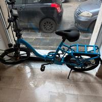 Bici elettrica colore blu