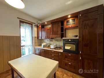 Cucina completa in massello di noce elegante robus