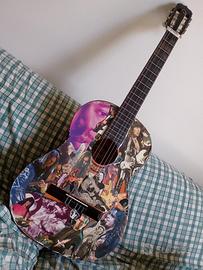 Chitarra acustica con decoupage da appendere
