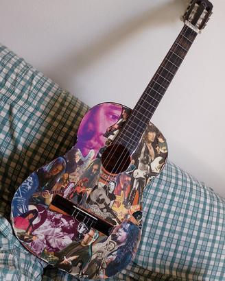 Chitarra acustica con decoupage da appendere