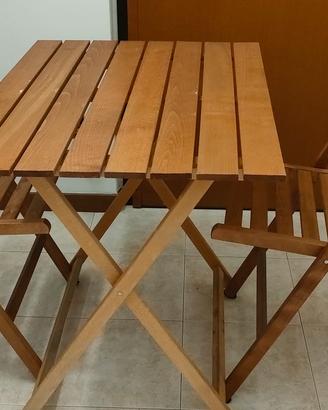 tavolino e sedie in legno pieghevoli 