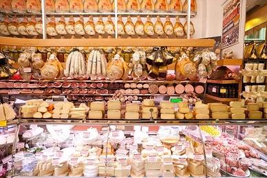 Adetta al banco salumeria