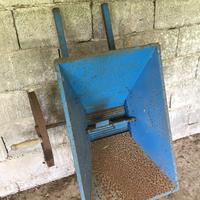 Pigiatrice manuale per uva