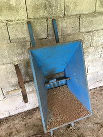 Pigiatrice manuale per uva