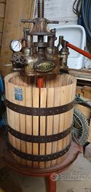 Torchio a pressione per vino