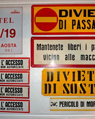 Insegna metallica