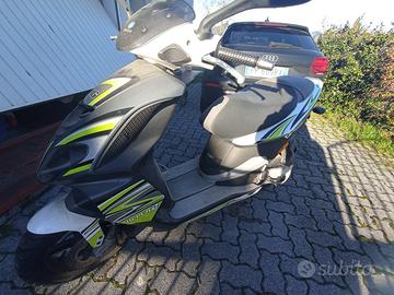 Scooter NRG Piaggio bianco verde