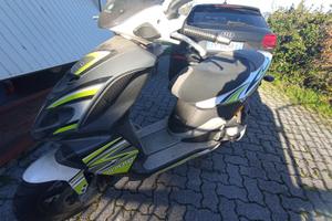Scooter NRG Piaggio bianco verde