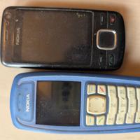 Due vecchi telefoni cellulari Nokia