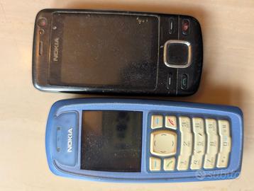 Due vecchi telefoni cellulari Nokia